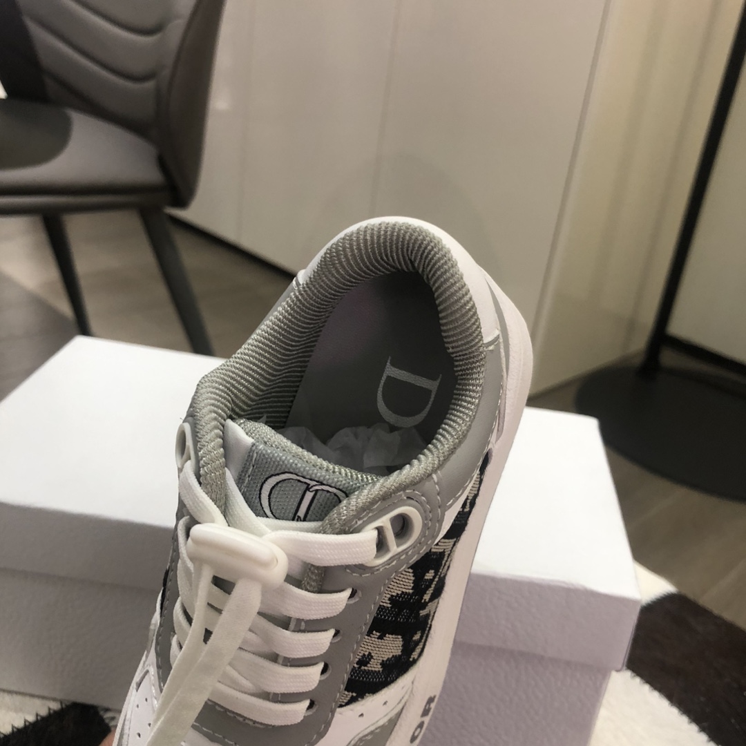 Children's shoes child